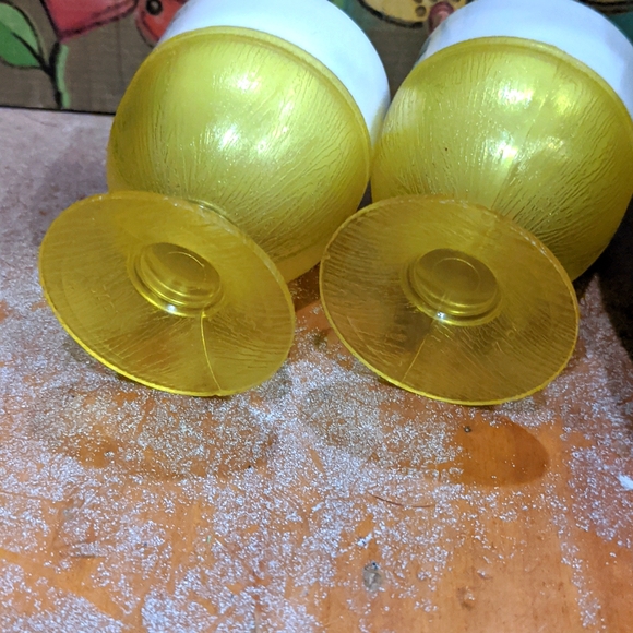 Retro Plastic Egg Cups faux clear yellow woodgrain - Picture 4 of 4
